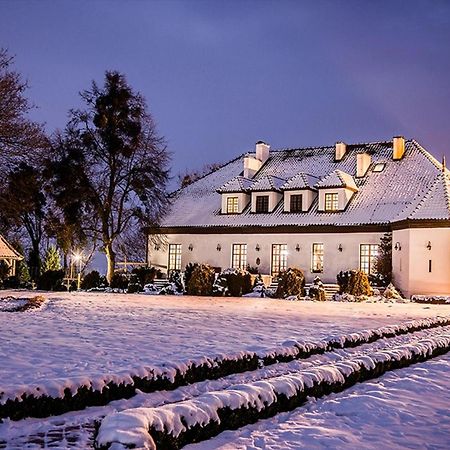 クフィジン Bialy Dwor Bed & Breakfast エクステリア 写真