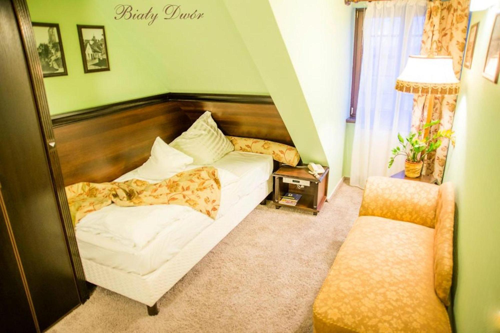クフィジン Bialy Dwor Bed & Breakfast エクステリア 写真