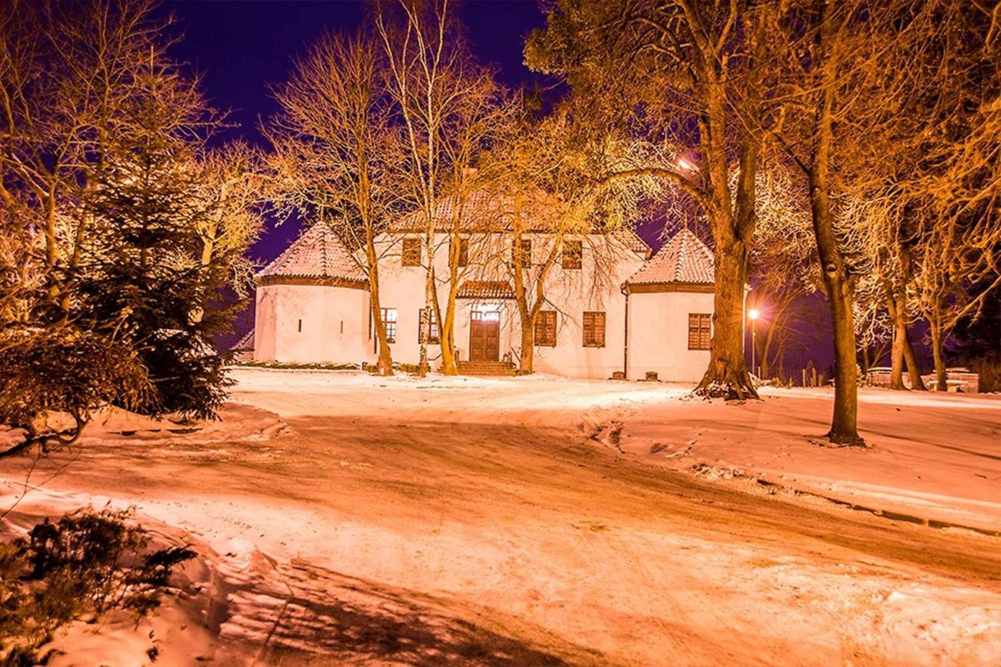 クフィジン Bialy Dwor Bed & Breakfast エクステリア 写真