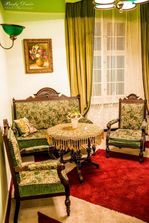 クフィジン Bialy Dwor Bed & Breakfast 部屋 写真