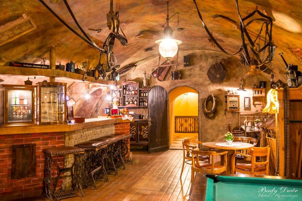 クフィジン Bialy Dwor Bed & Breakfast エクステリア 写真