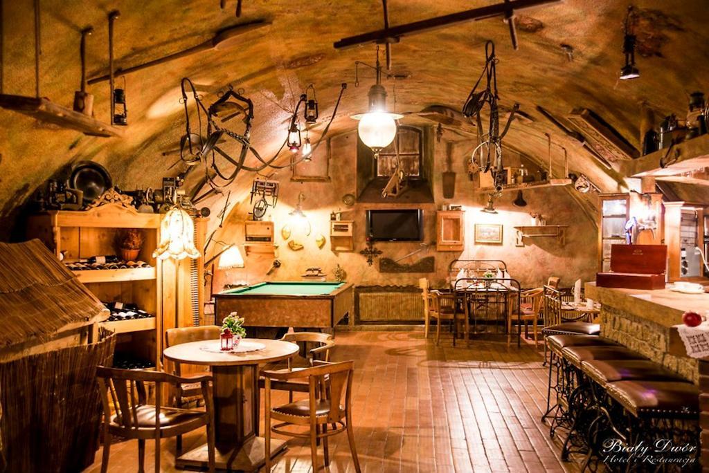 クフィジン Bialy Dwor Bed & Breakfast エクステリア 写真