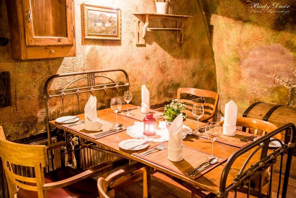 クフィジン Bialy Dwor Bed & Breakfast エクステリア 写真