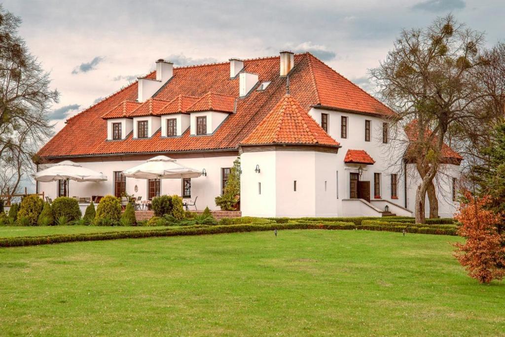 クフィジン Bialy Dwor Bed & Breakfast エクステリア 写真