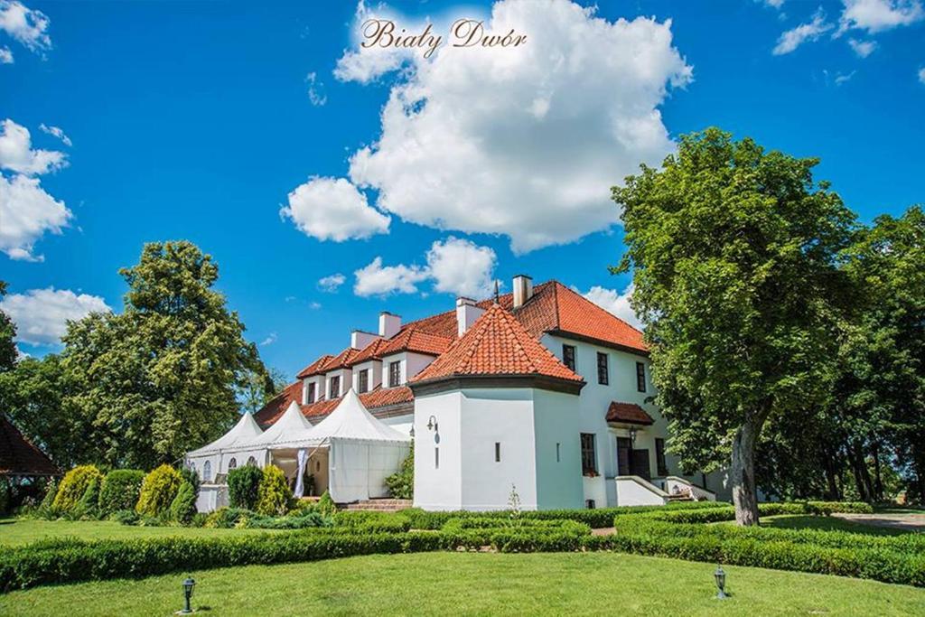 クフィジン Bialy Dwor Bed & Breakfast エクステリア 写真