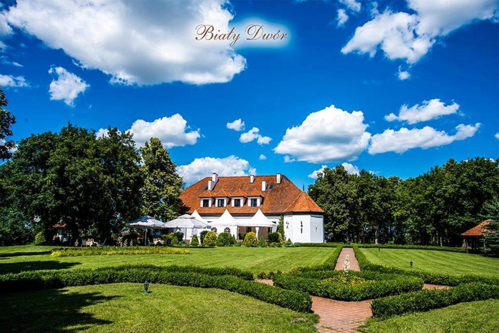クフィジン Bialy Dwor Bed & Breakfast エクステリア 写真