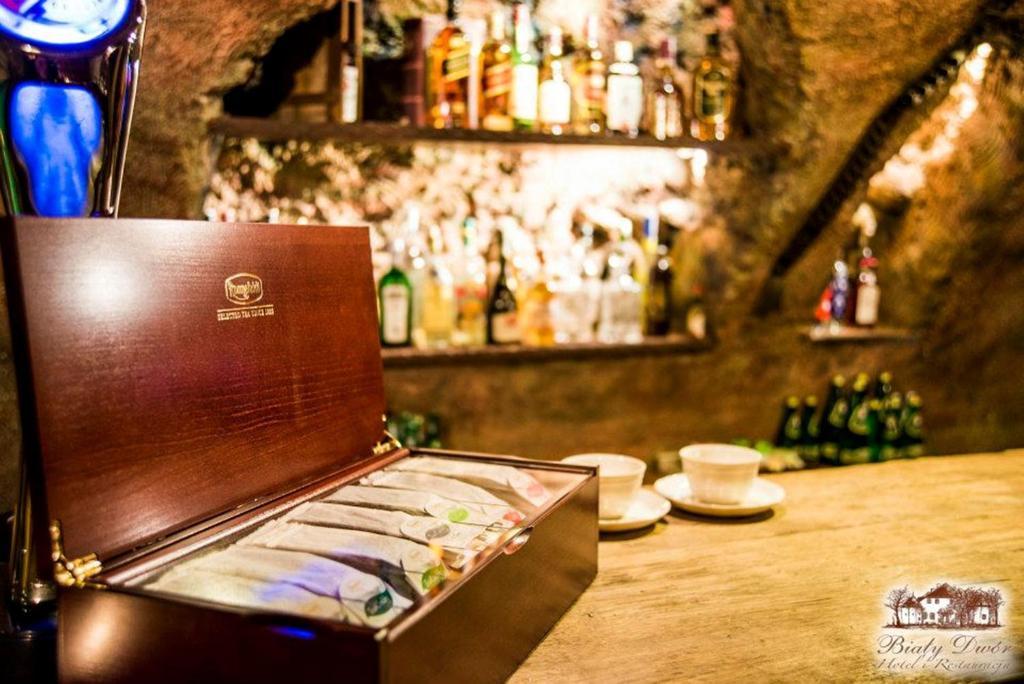 クフィジン Bialy Dwor Bed & Breakfast エクステリア 写真