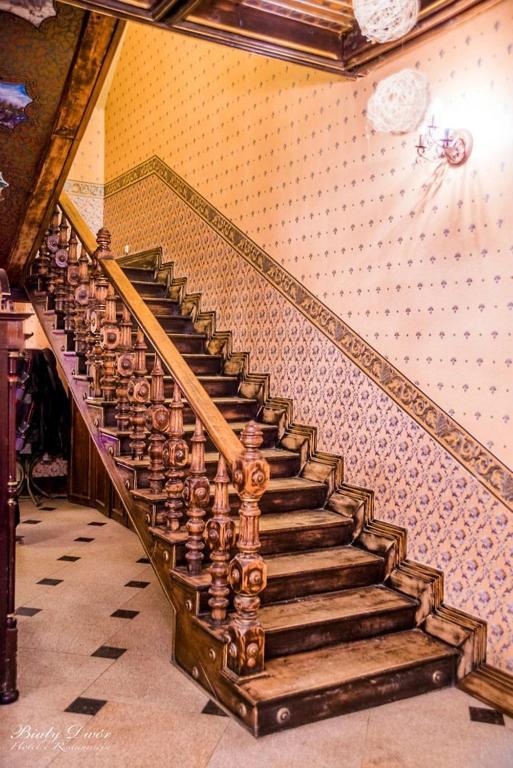 クフィジン Bialy Dwor Bed & Breakfast エクステリア 写真